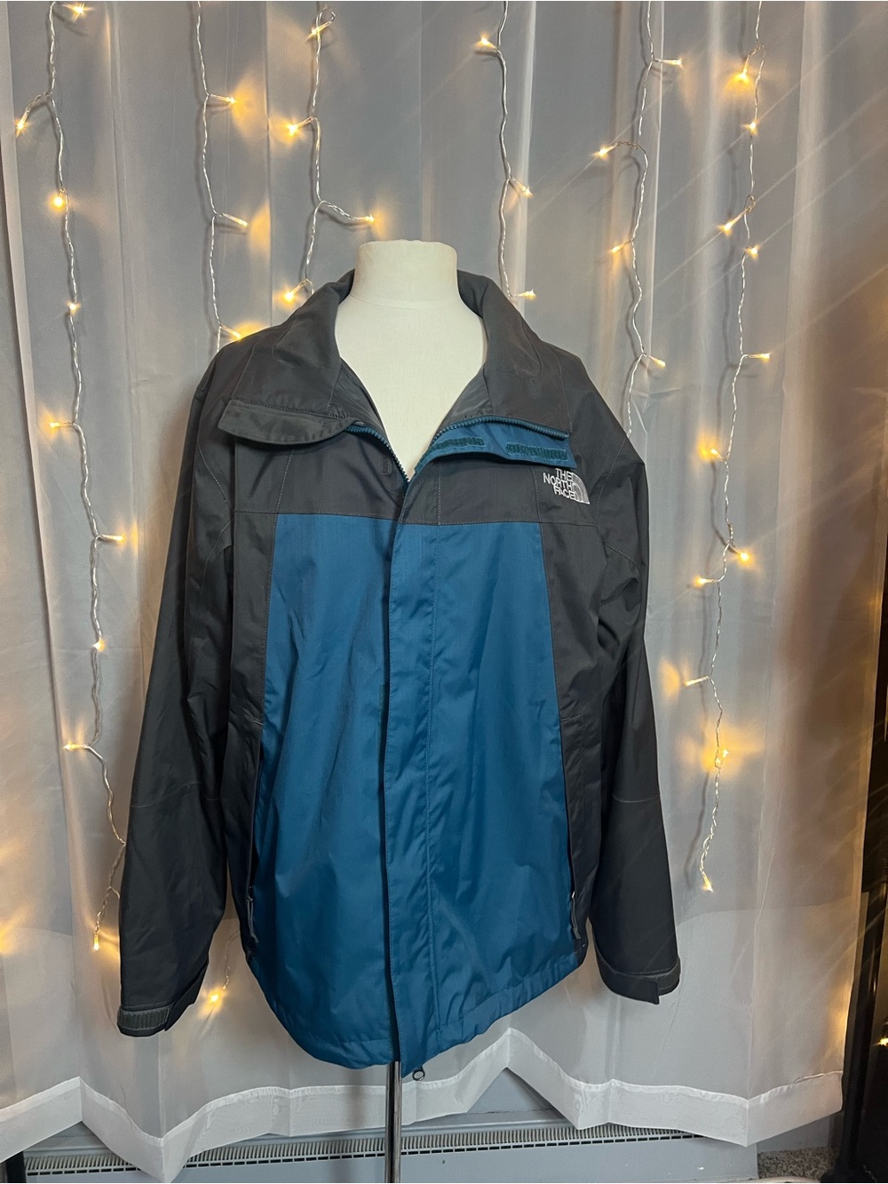 The North Face Men’s Hyvent Teal Blue and Black Rain Jacket size L